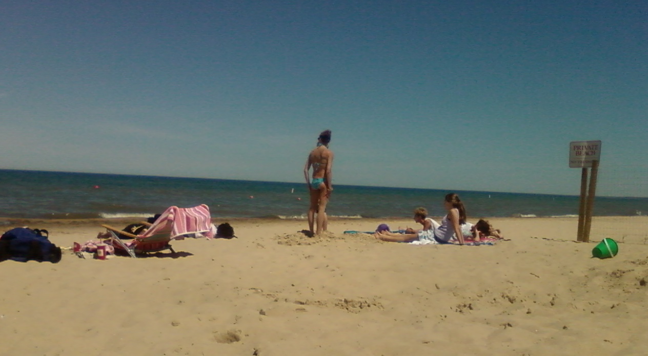 Cheeky wimmin on the beach