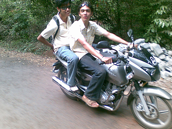 [gaurav+me+on+bike.jpg]
