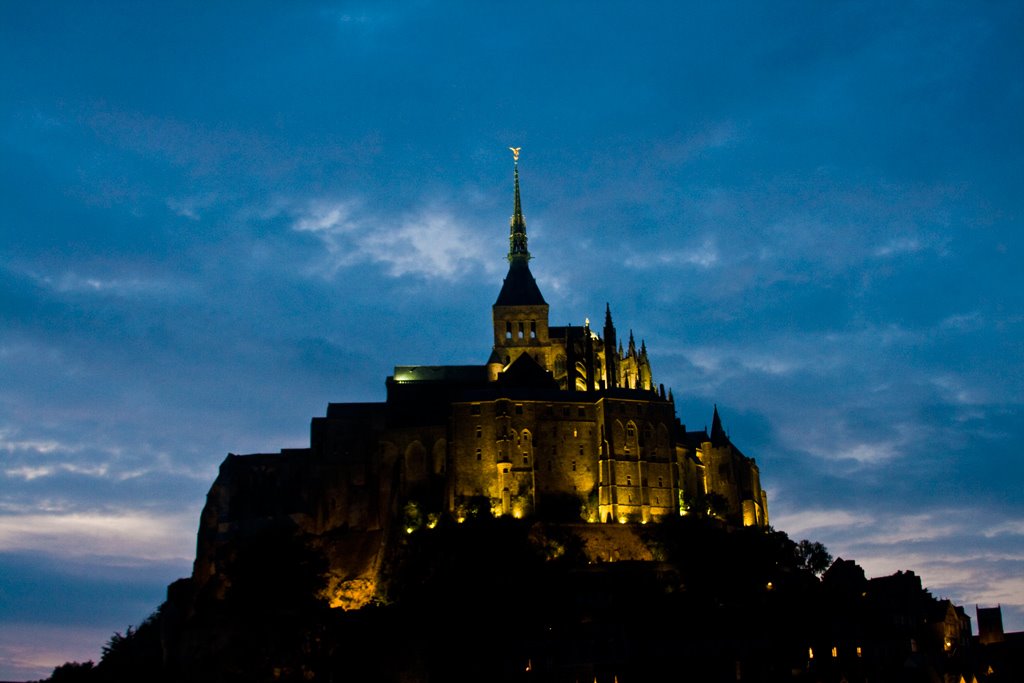 [Mont-St.-Michel-Night-Shot.jpg]