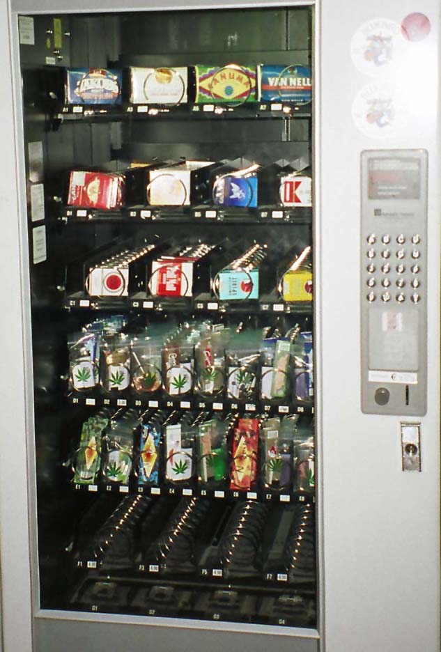 [vending+machine.jpg]