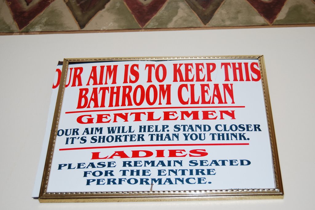 [funny-picture-photo-sign-bathroom-mrapplegate.jpg]