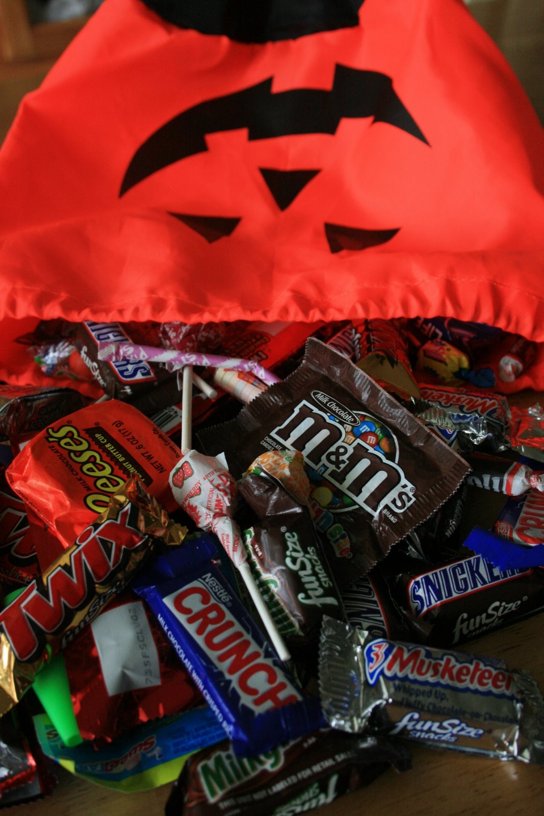 [Halloween+candy.jpg]