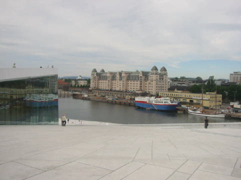 [På+operahusets+tak+i+Oslo.jpg]