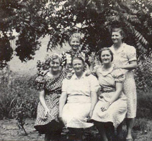 Ora Bell Campbell, Bula Nelson, Grandma, and Ora's Grankids