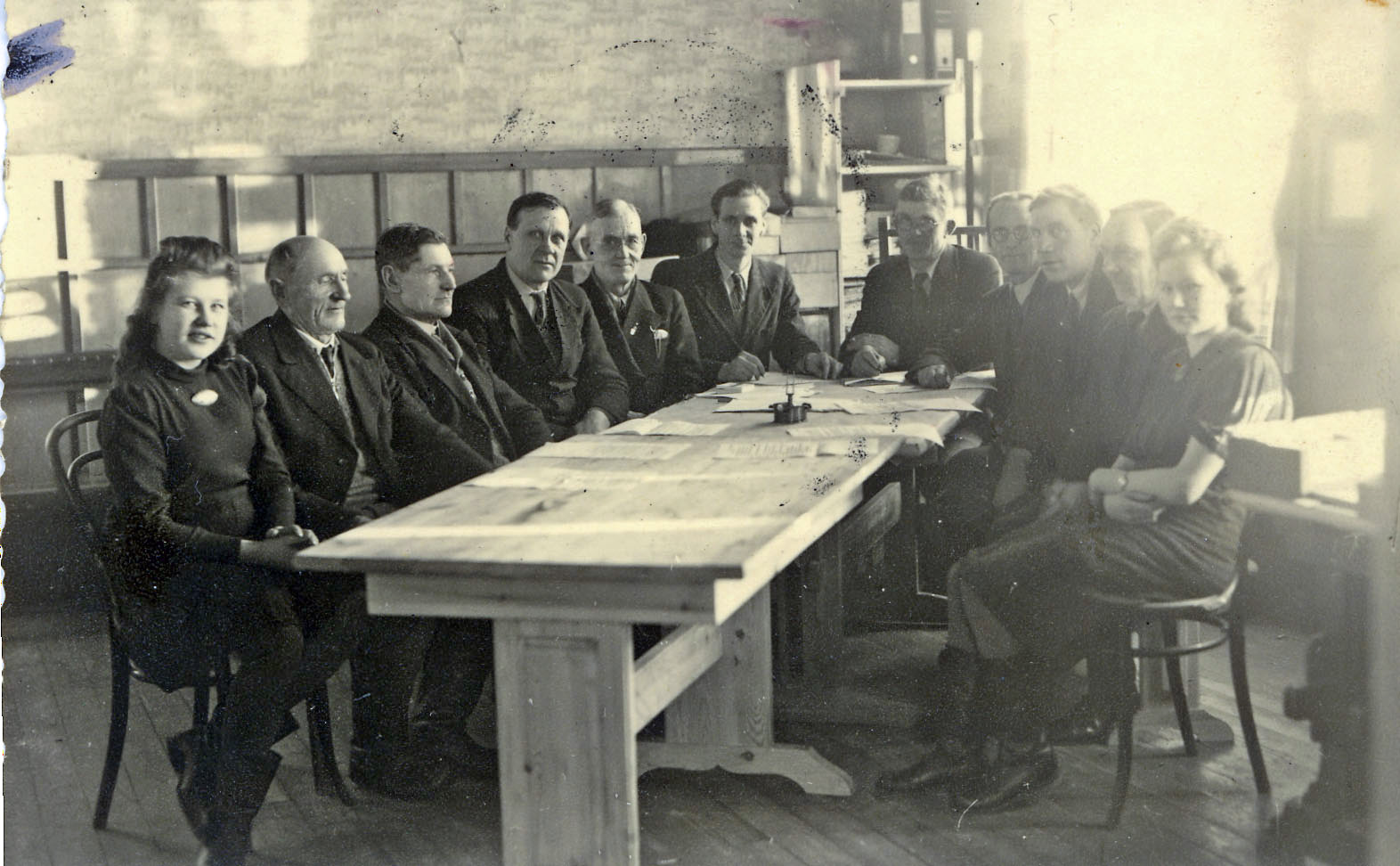 Alatornion kunnanhallitus koolla 1940- tai 1950-luvulla