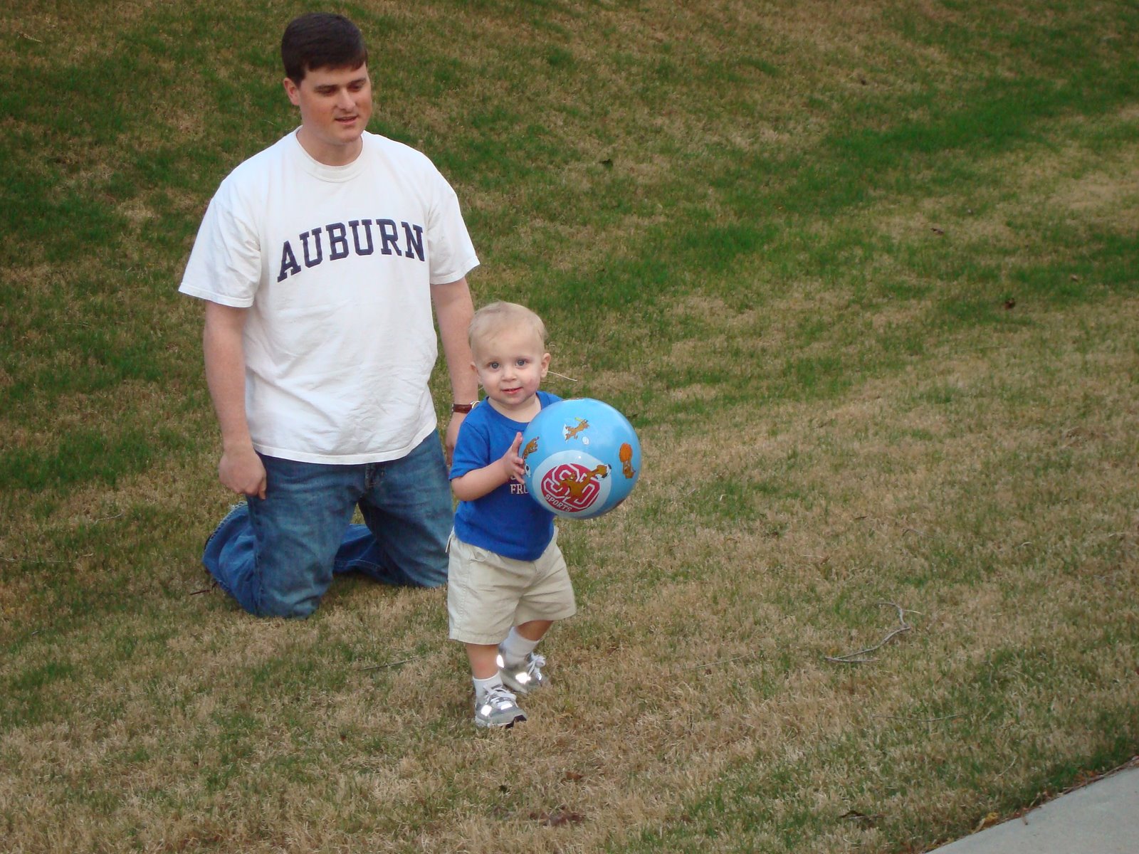 [Playing+ball+with+daddy.JPG]