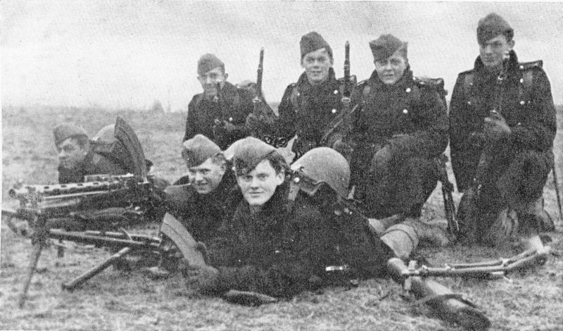 [800px-Danish_soldiers_on_9_April_1940.jpg]