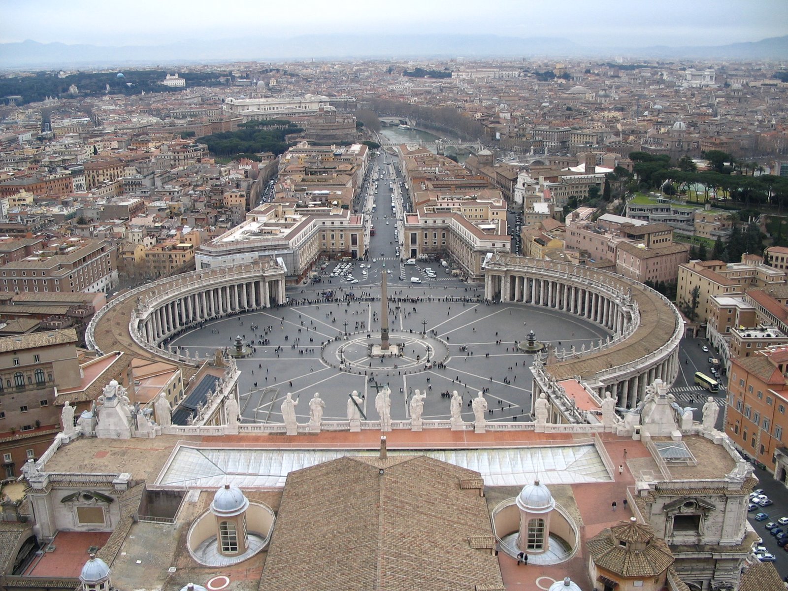 [Saint_Peter's_Square_from_the_dome.jpg]
