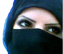 [Veiled+woman+with+make+up.jpg]