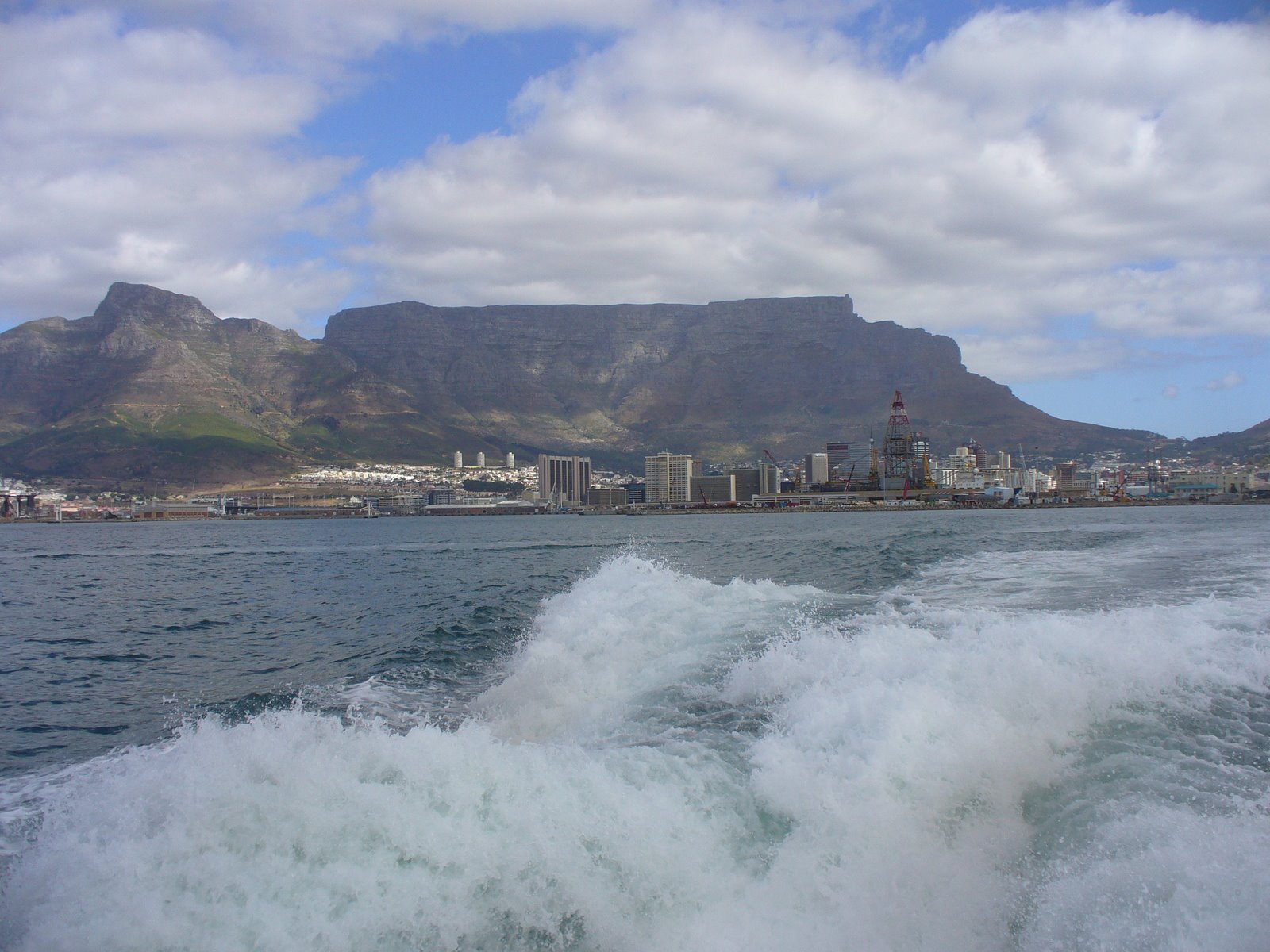 [002+Capetown+and+Table+Mountain.jpg]