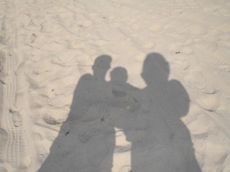 [Family+at+the+Beach.jpg]