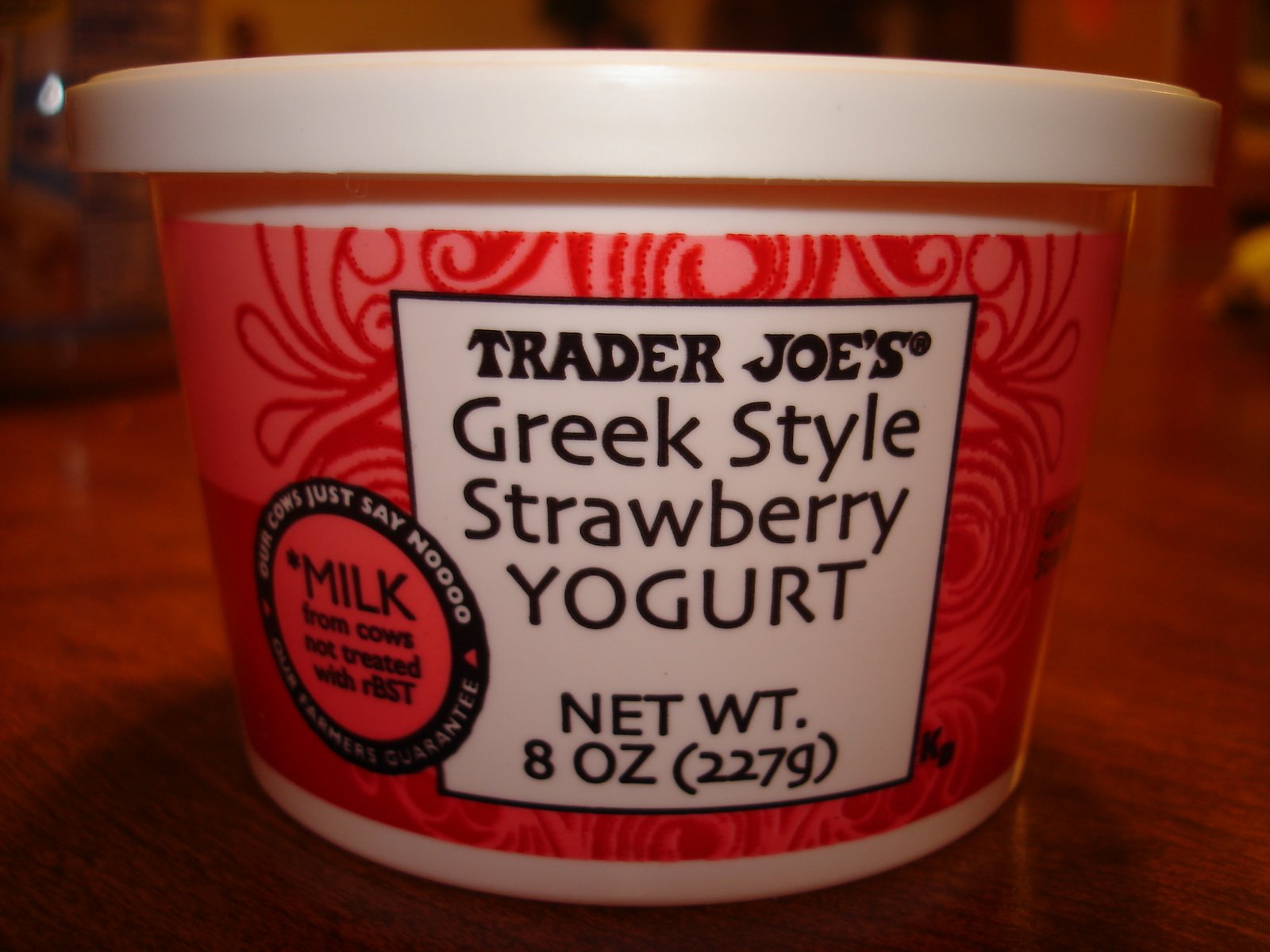[trader+joes+strawberry+yogurt+front.JPG]