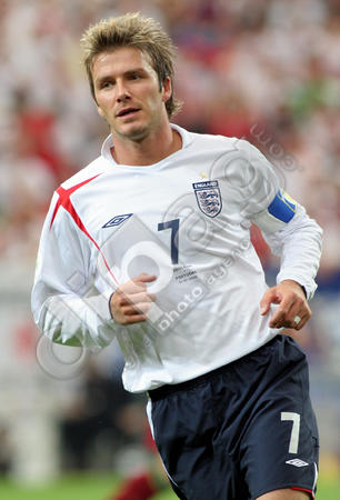 [Englands-David-Beckham-in-action-0000008581.jpg]