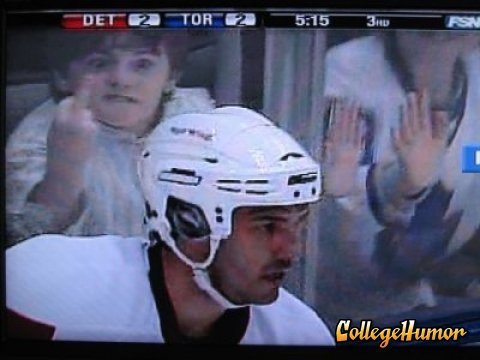 [hockey+player+gets+finger.jpg]