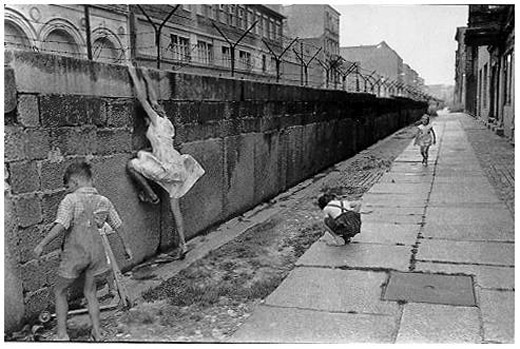 [Zidul+Berlinului.jpg]