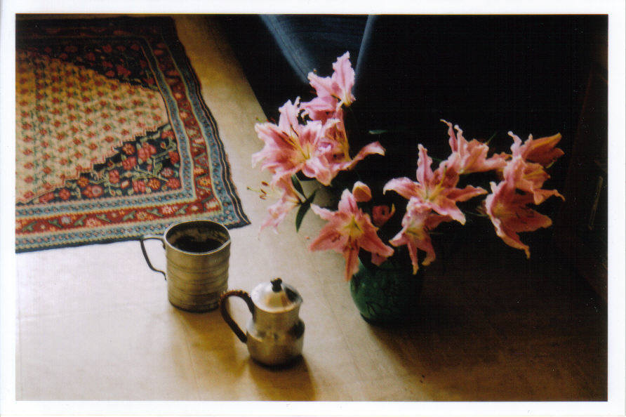 [Lilies+and+coffee+pot.jpg]
