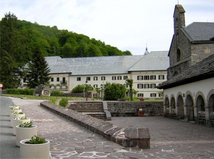 [1+Roncesvalles+monastery.jpg]