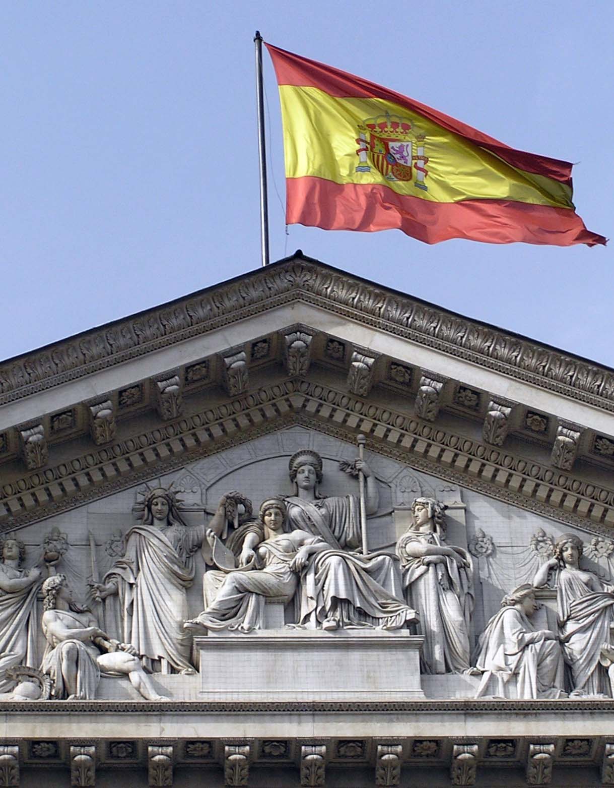 [La+bandera+española+ondea+en+el+Congreso.jpg]