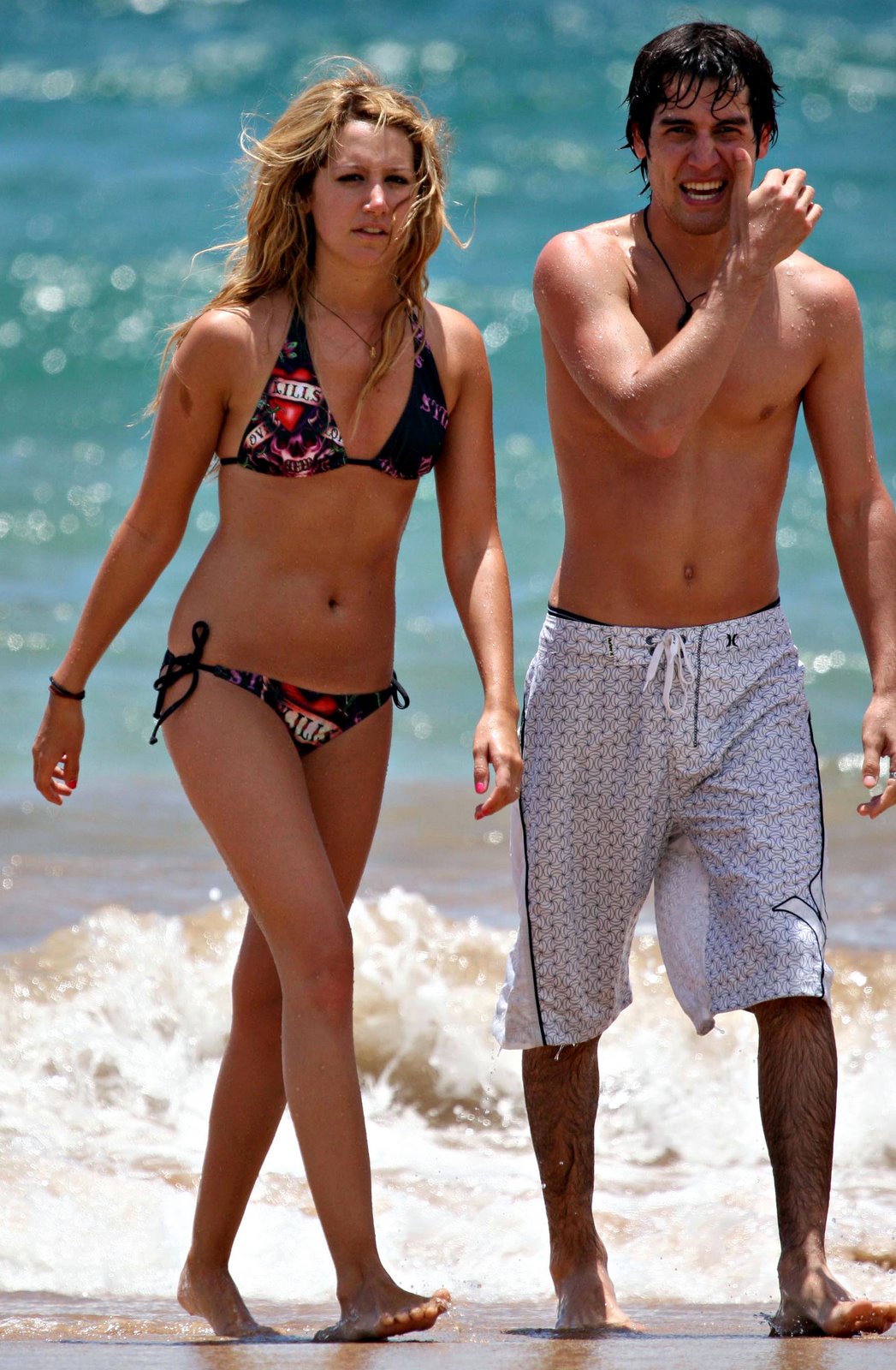 [tisdale+ashley+2008+july+beach.jpg]