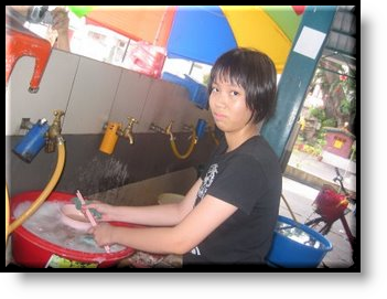 [Jia+Ling+washing+bowls+at+Cecil+Street's+market.png]