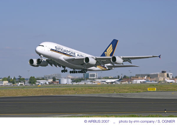 [Singapore%20Airlines%20A380%20exterior.jpg]