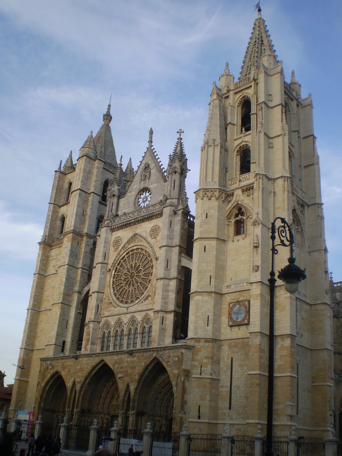 [51+Exterior+Catedral+de+LeÃ³n.JPG]