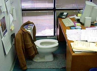 [funny_pictures_The_Little_Office.jpg]