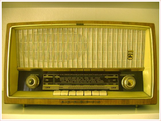 [2004-06-10-old-radio.jpg]