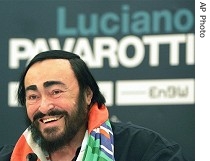 [ap_italy_Pavarotti_9aug07_eng_1951.jpg]