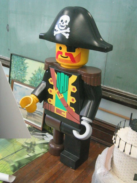 [pirate+4ft]
