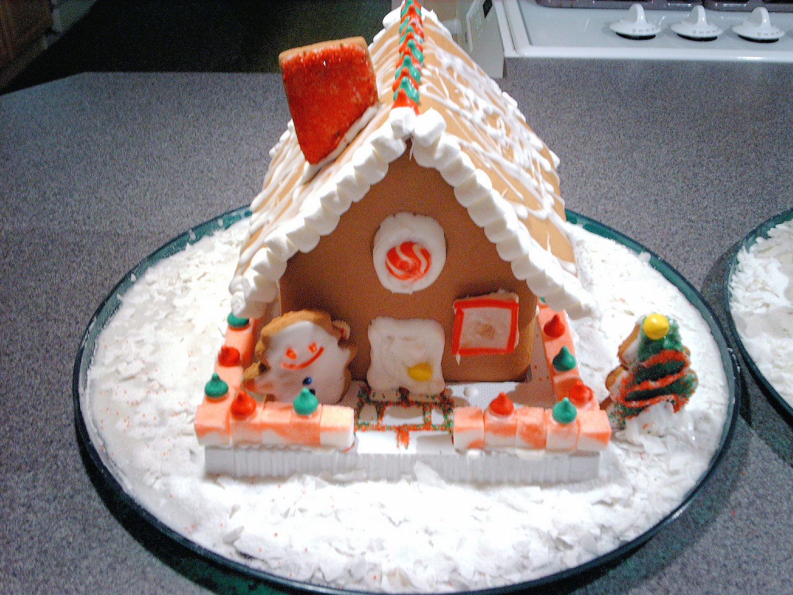 [gingerbread+house+front+01e+20061217.jpg]