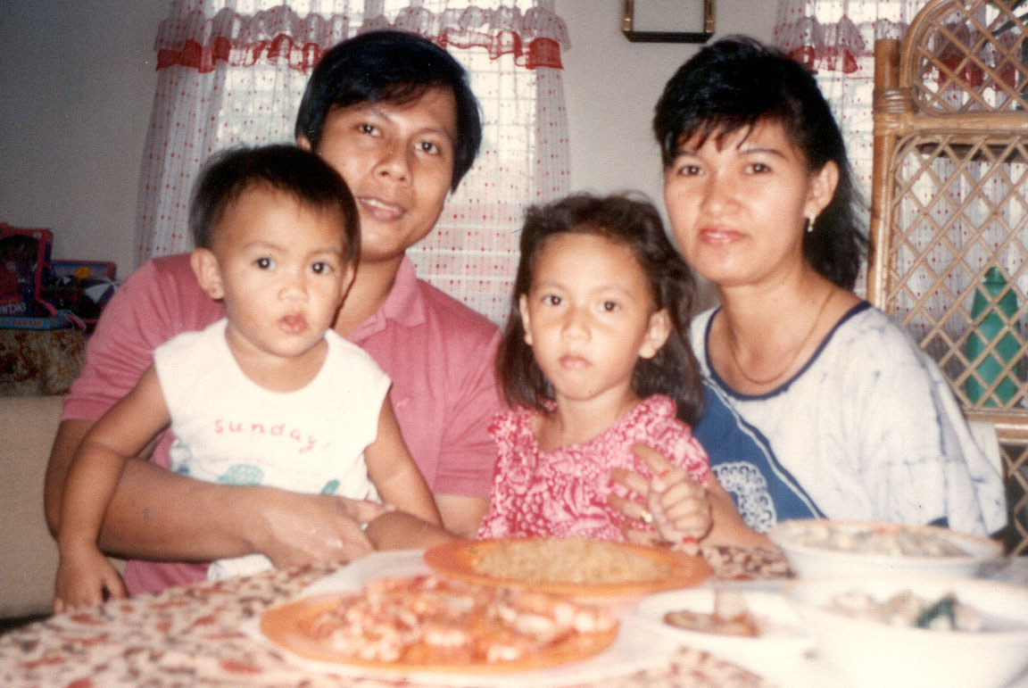 [Santos_Family___Seated_R_L_Daddy_Andy__Krizia__Lala_and_Mommy_Lani_.jpg]