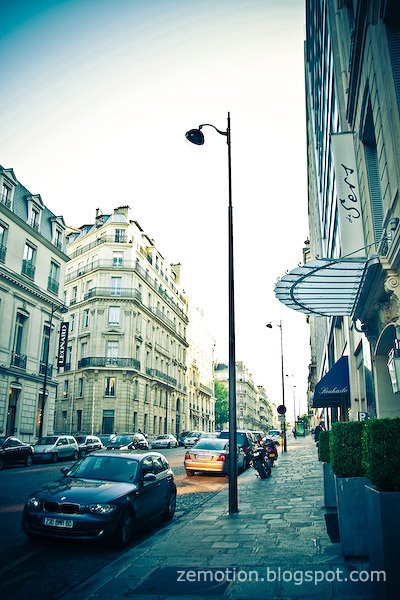 [paris-street3.jpg]
