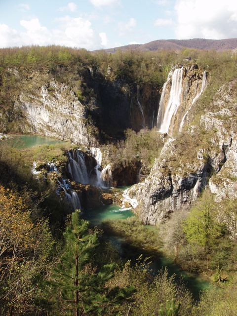 [The+Big+Waterfall,+Plitvice+Lakes,+Croatia.jpg]