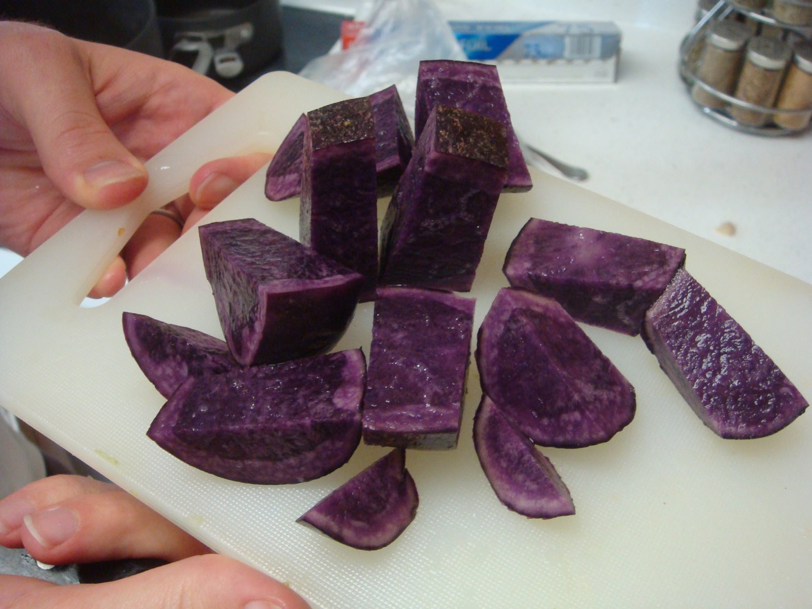 [2008-04-02+purple+potatoes.JPG]