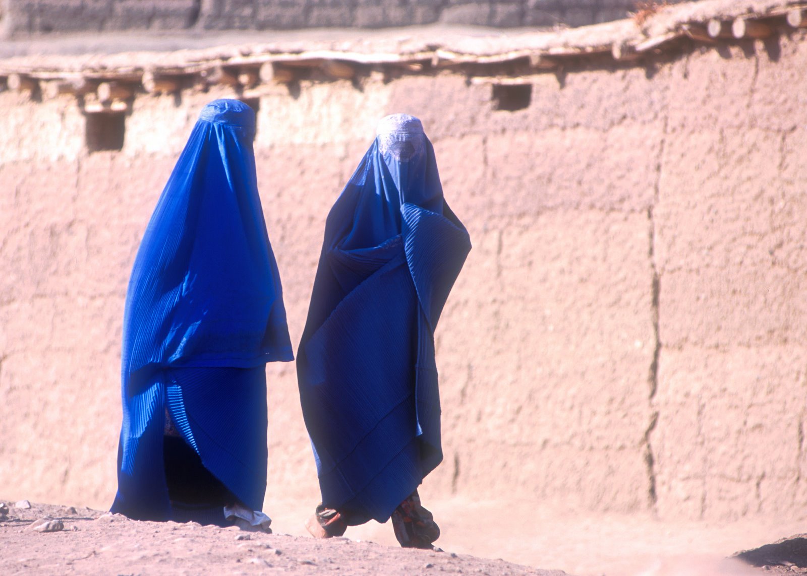 [Shamshatoo+women+in+burkas.jpg]