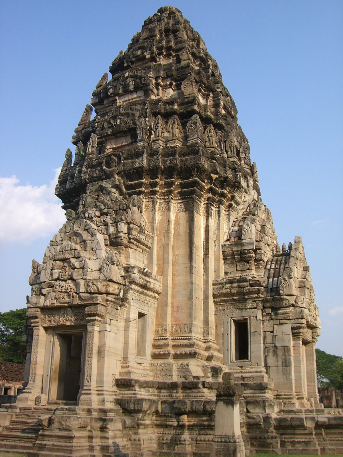 [Khmer+Temples+in+Thailand+April+07+004.jpg]