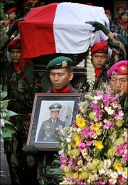 [soeharto's+funeral.jpg]