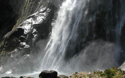 [milford_sound_waterfall.jpg]