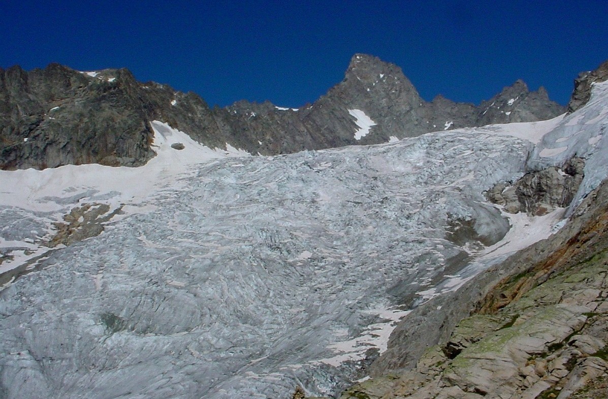 [towards-the-tongue-of-the-triolet-glacier.jpg]