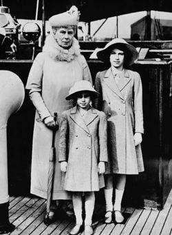 [250px-Queen_Mary_with_Princess_Elizabeth_and_Margaret.jpg]