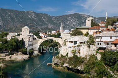 [ist2_4396903_famous_bridge_in_mostar-Bósnia.jpg]
