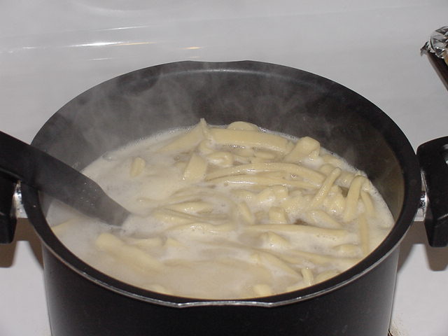 [noodles+cooking.JPG]