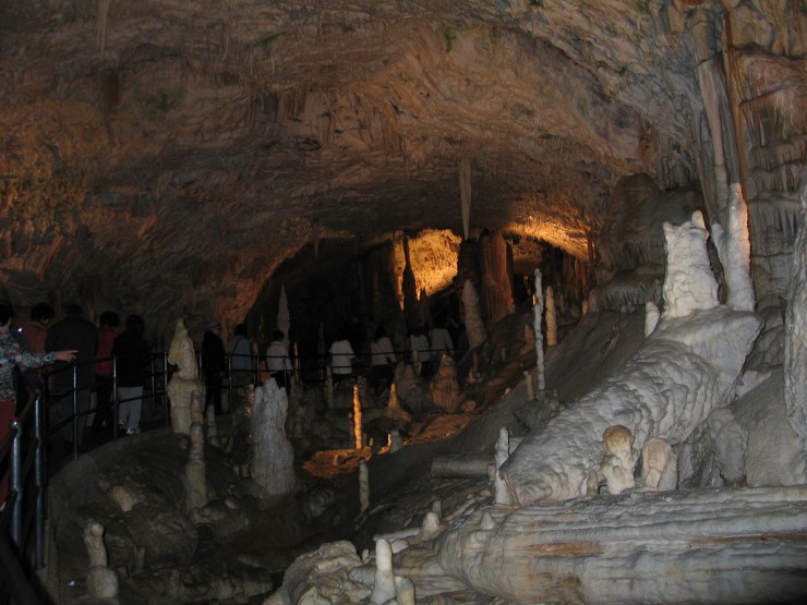 [cave_castle_slovenia_26.jpg]