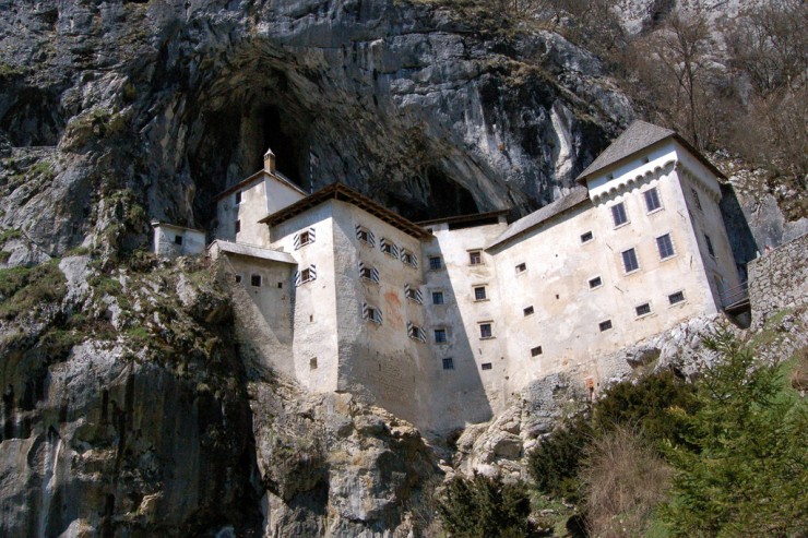 [cave_castle_slovenia_03.jpg]