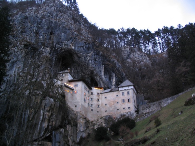 [cave_castle_slovenia_01.jpg]