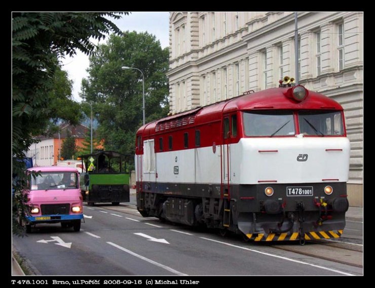 [trains_on_streets_27.jpg]
