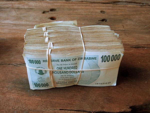 [zimbabwe_money_04.jpg]