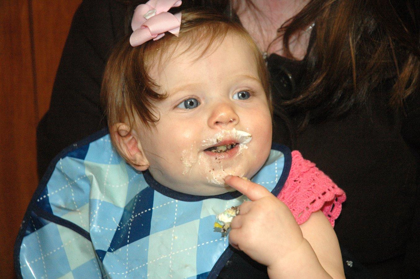 [Chloe+eating+cake.jpg]