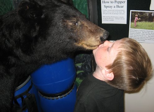 [gabe+kissing+bear.jpg]